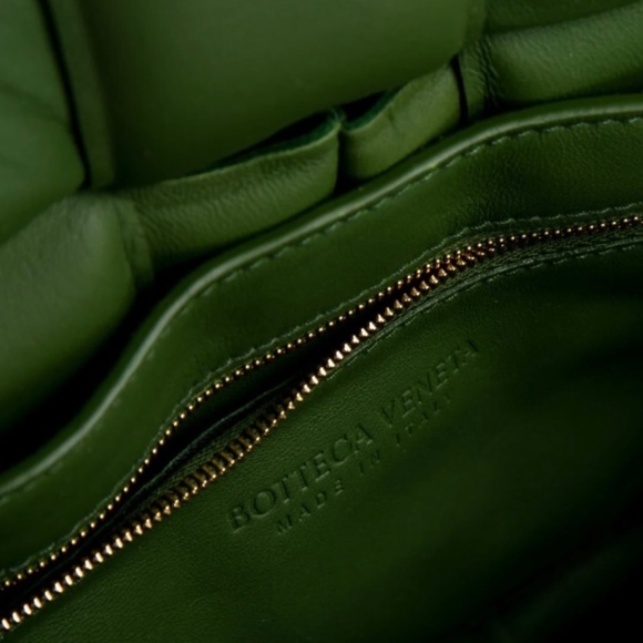 Bottega Veneta Padded Intrecciato Lambskin Cassette Cross-Body Bag In Avocado - Picture 14 of 16